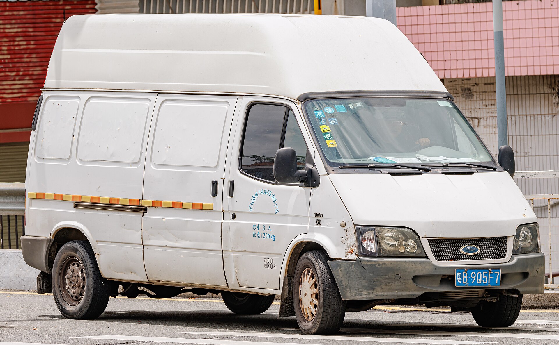 Ford Transit商用厢车及后部手推车外挂装置实拍资料图